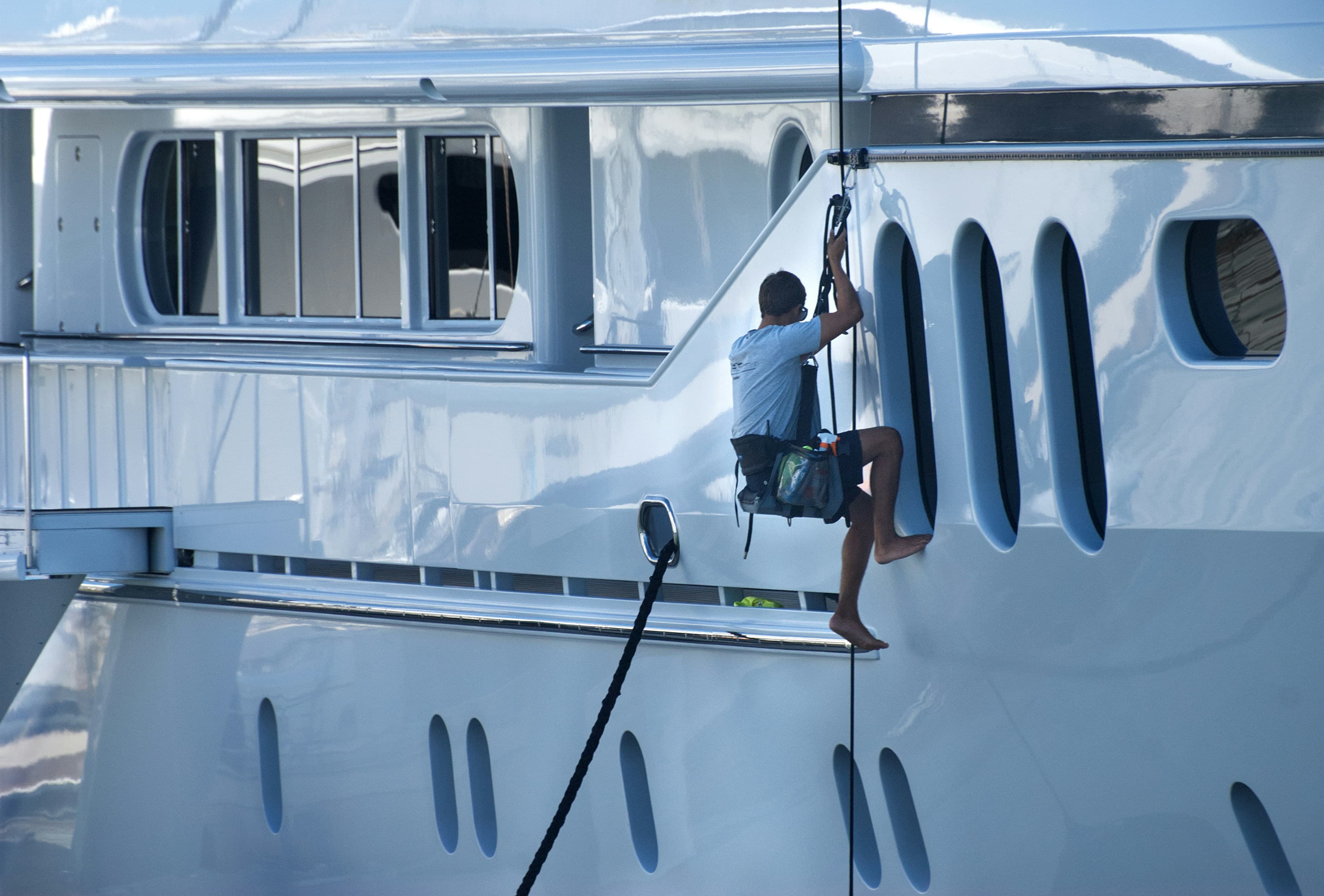 How Much to Tip Yacht Crew | Real Rates by Region (2026)