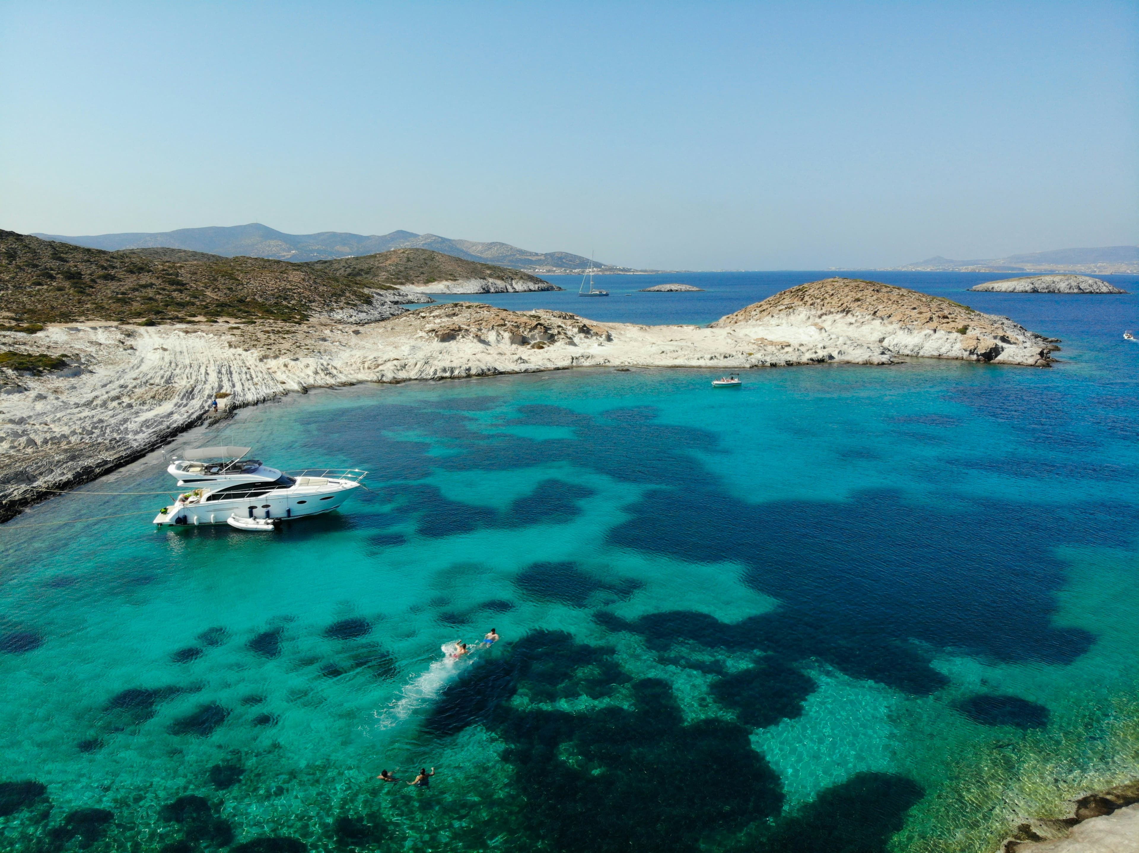 Why the Cyclades Might Be the Best Charter Week You Will Have All Year