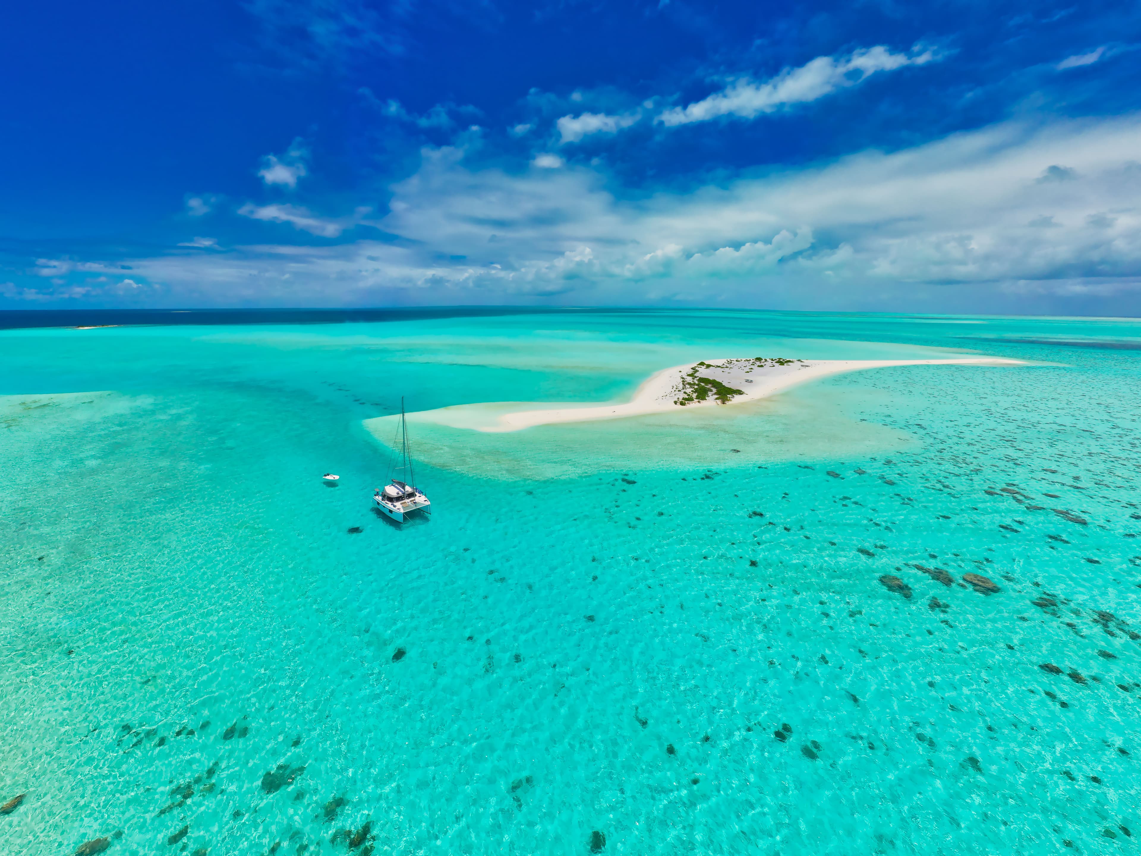 BVI or Bahamas: Which Should You Charter? (2026)