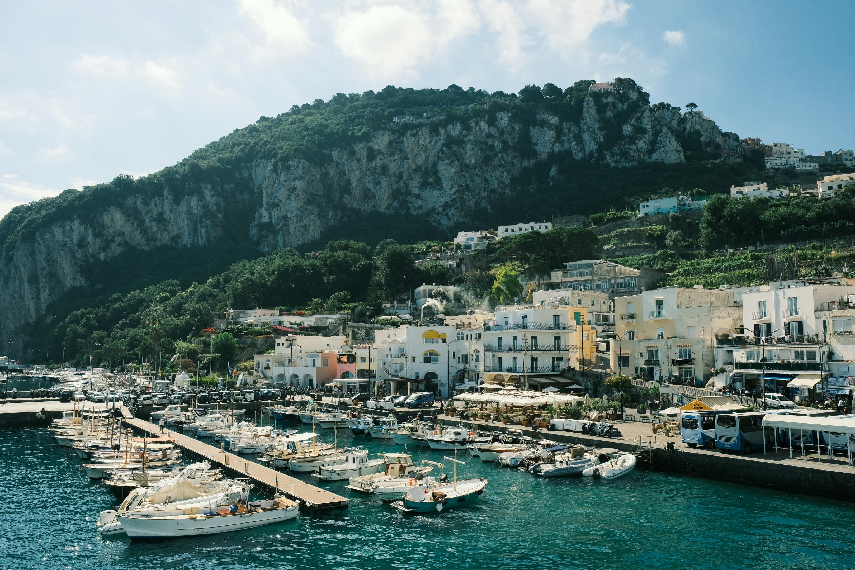 Frontier_Yachting_Capri_2.jpg
