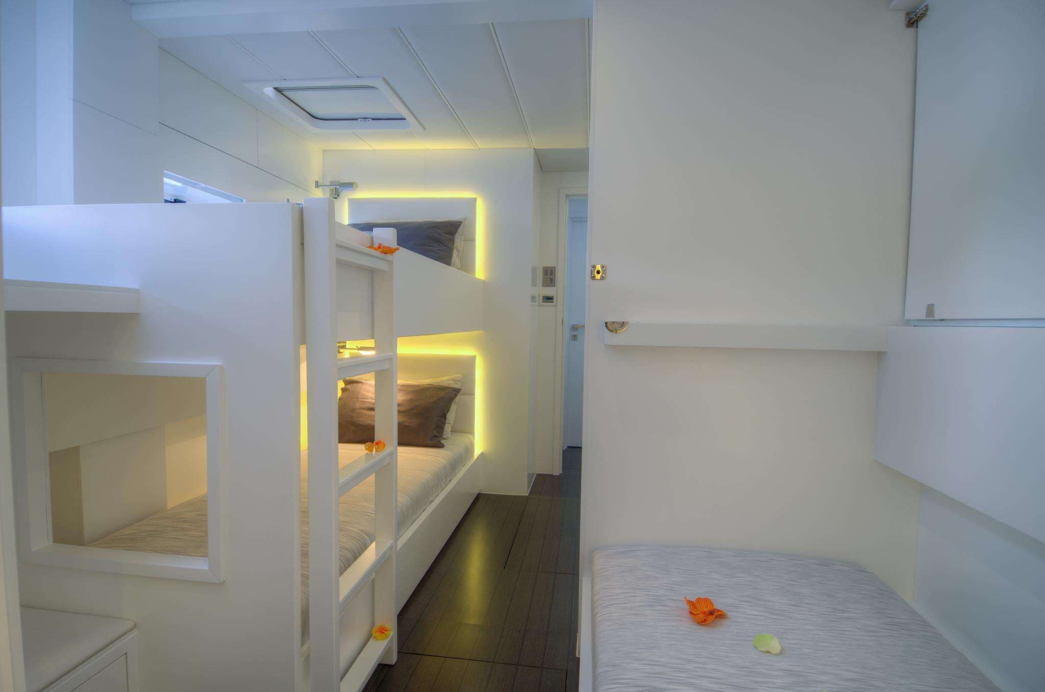 yachtPic9