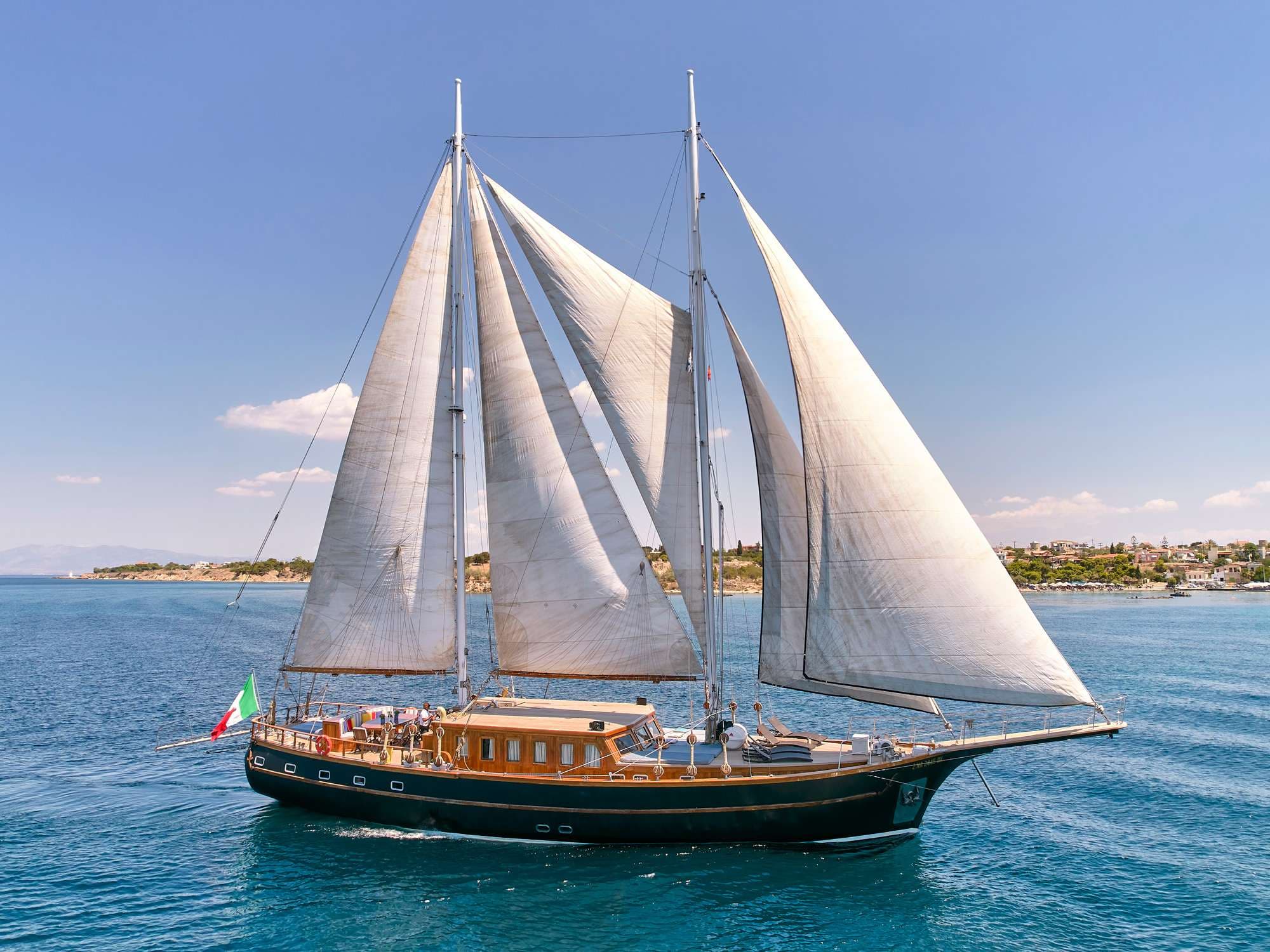 yachtPic1