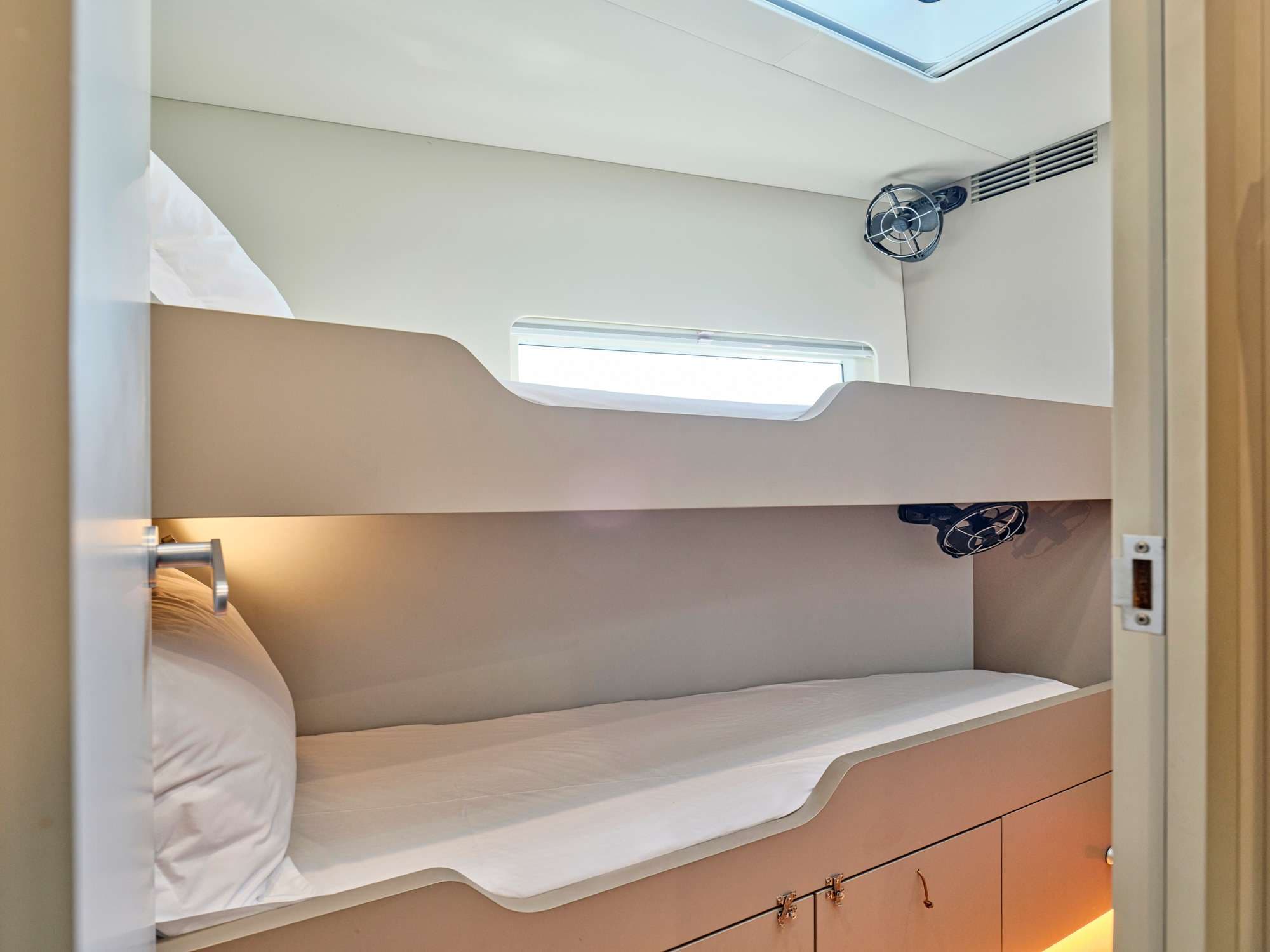 yachtPic11