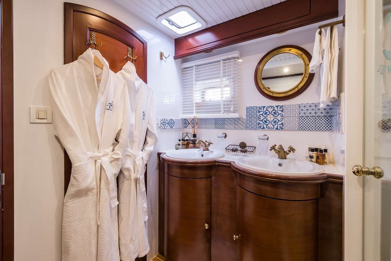 yachtPic13