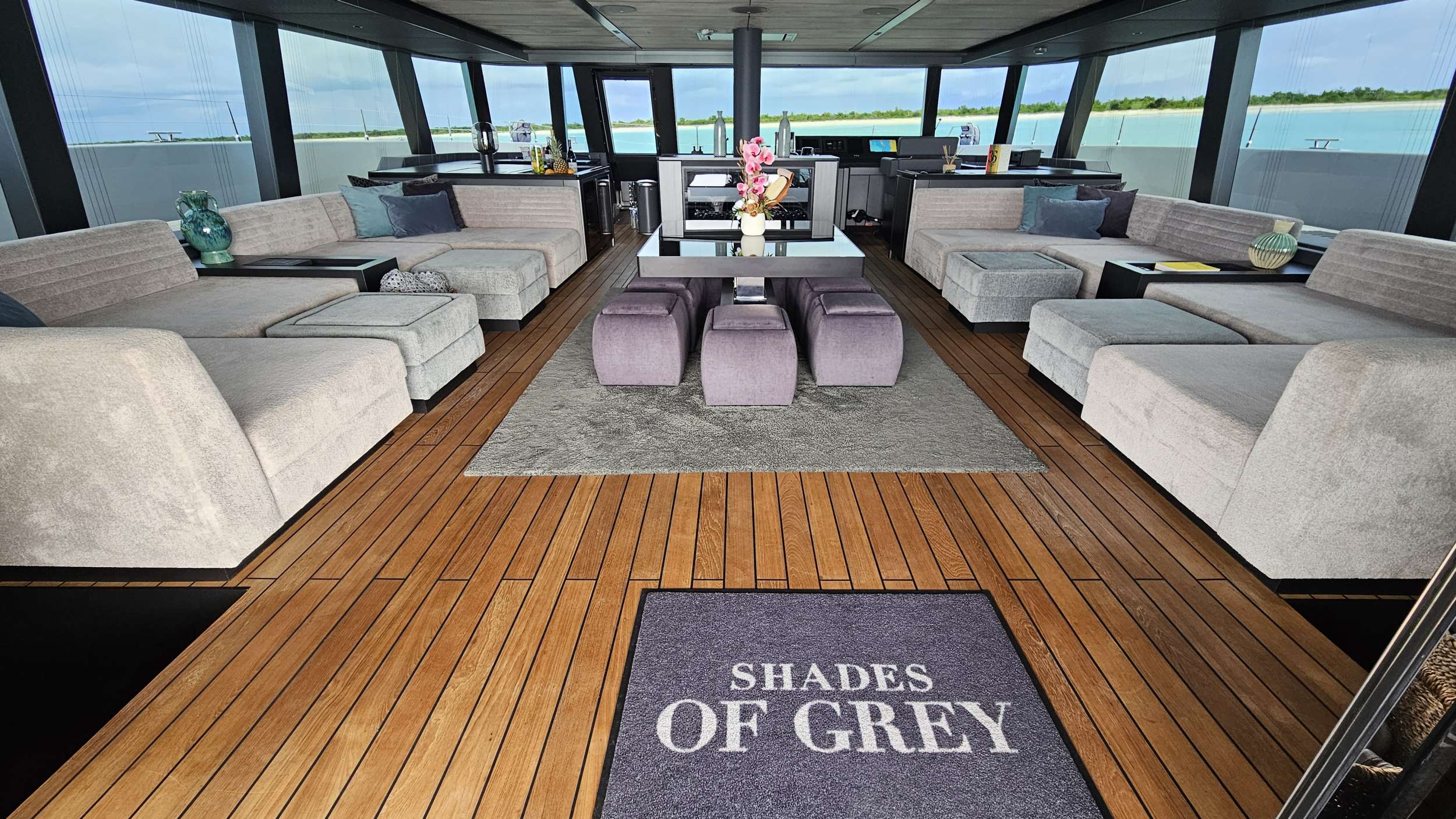 SHADES OF GREY, photo 10 of 31