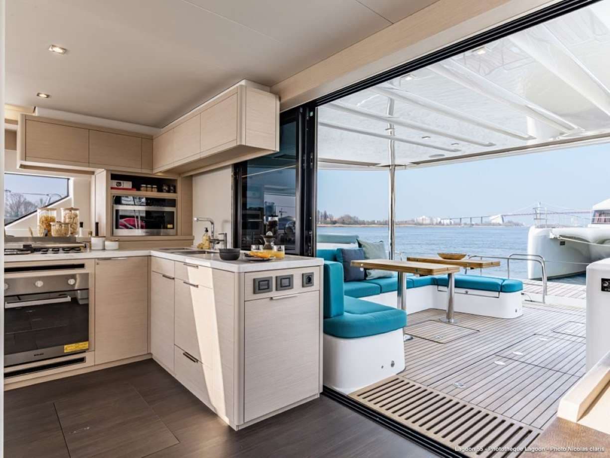 yachtPic2