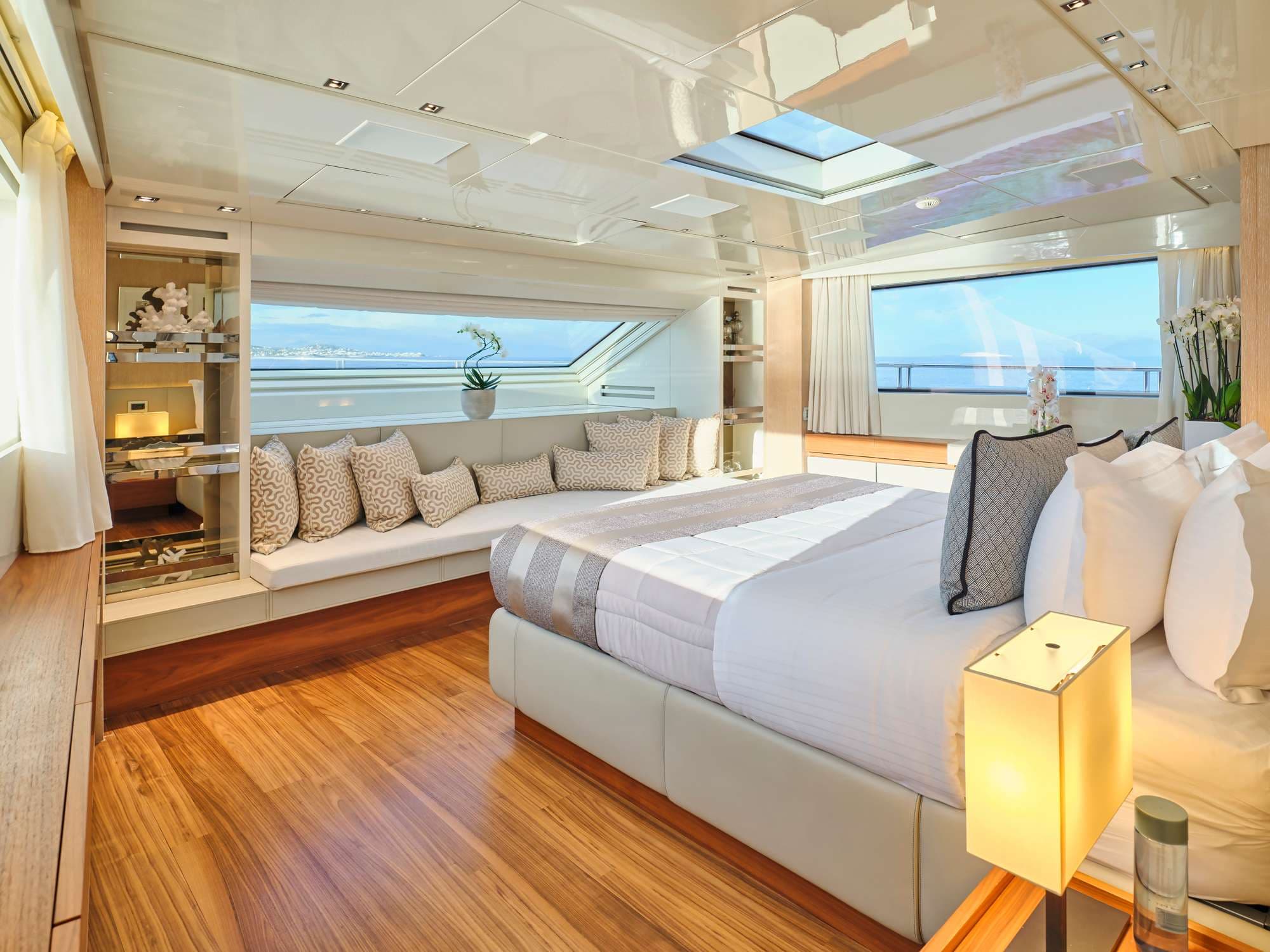 GOLDEN YACHT - Image 14