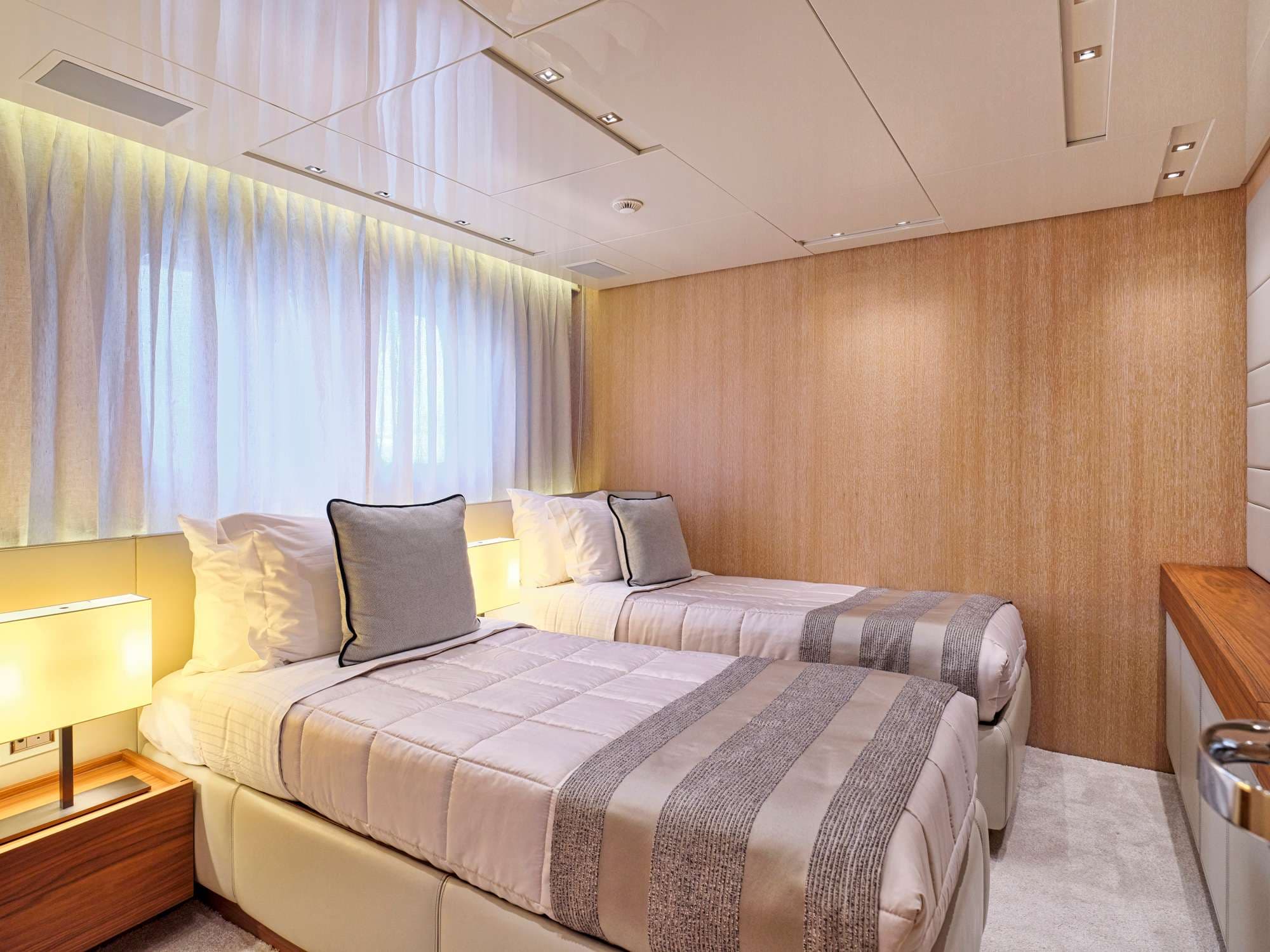 GOLDEN YACHT - Image 18