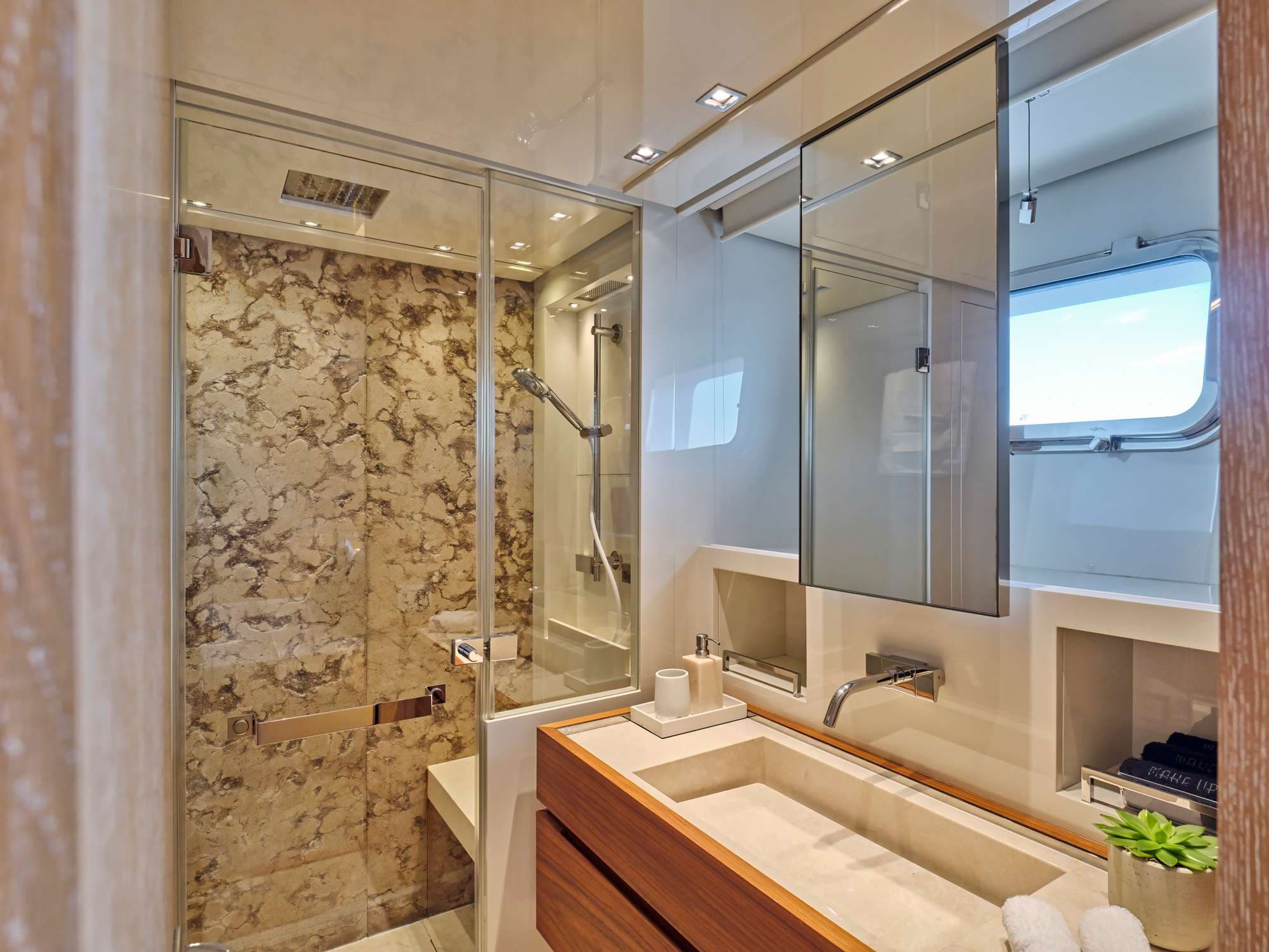 GOLDEN YACHT - Image 19