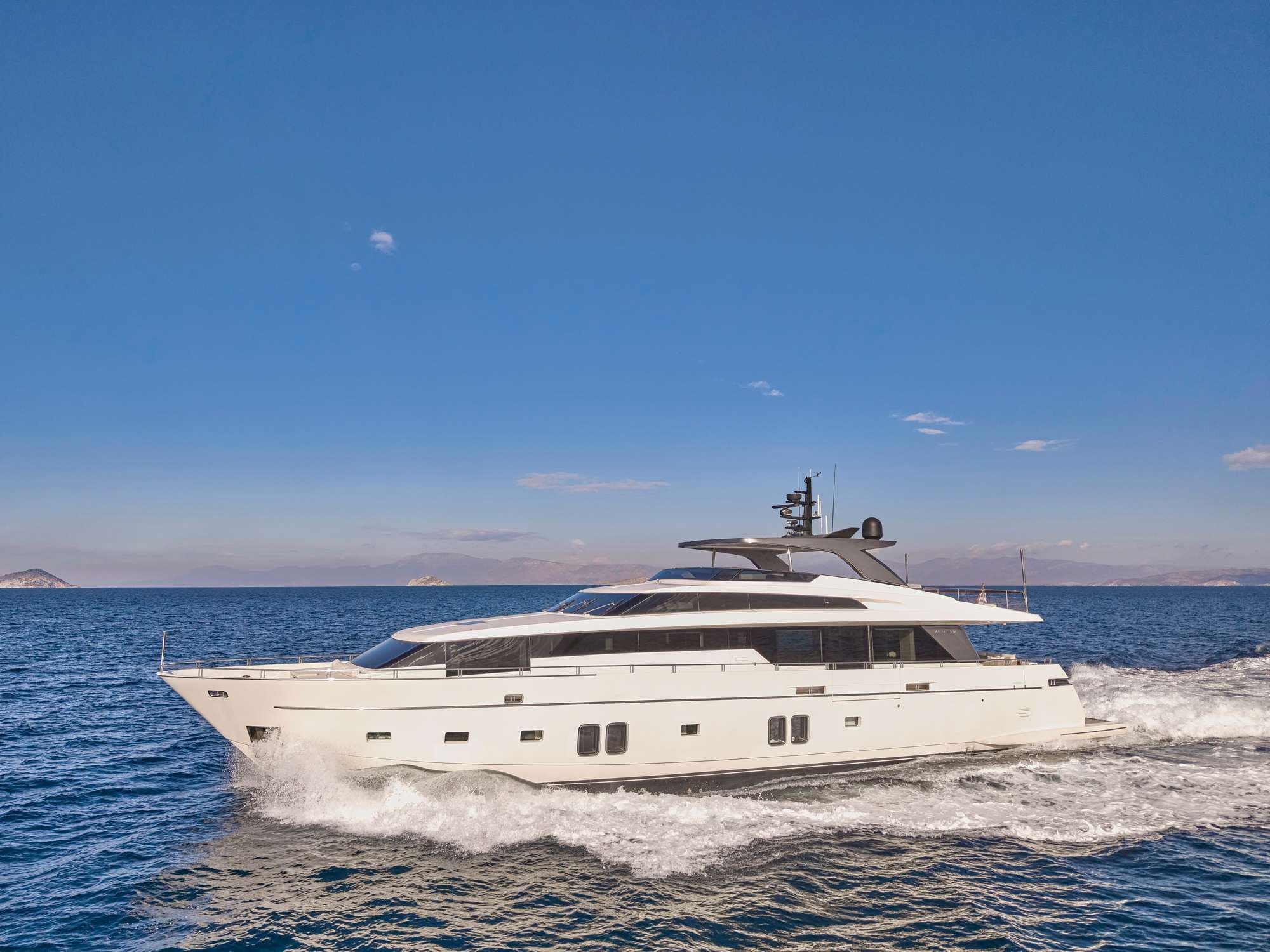 GOLDEN YACHT - Image 1