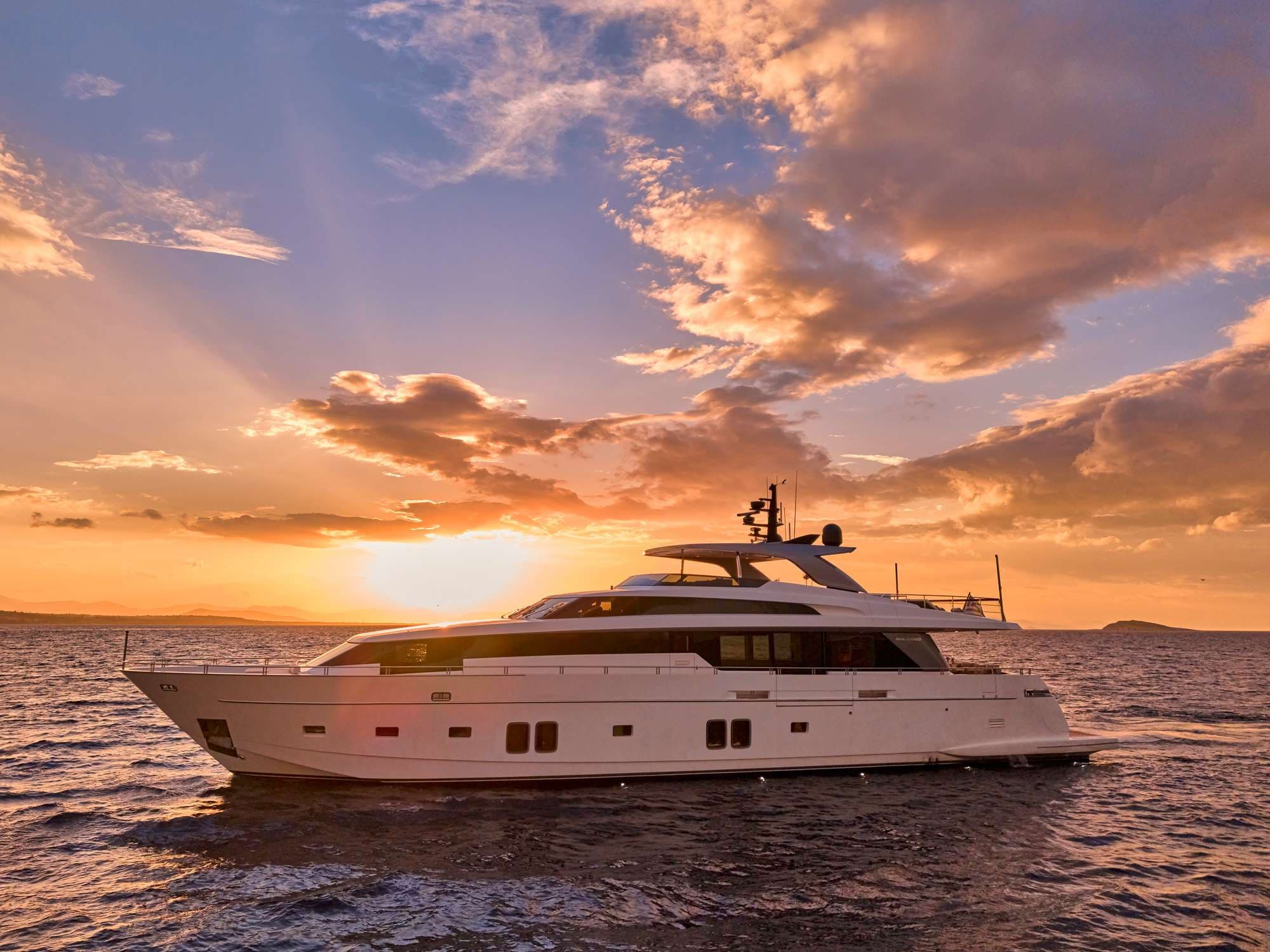 GOLDEN YACHT - Image 2