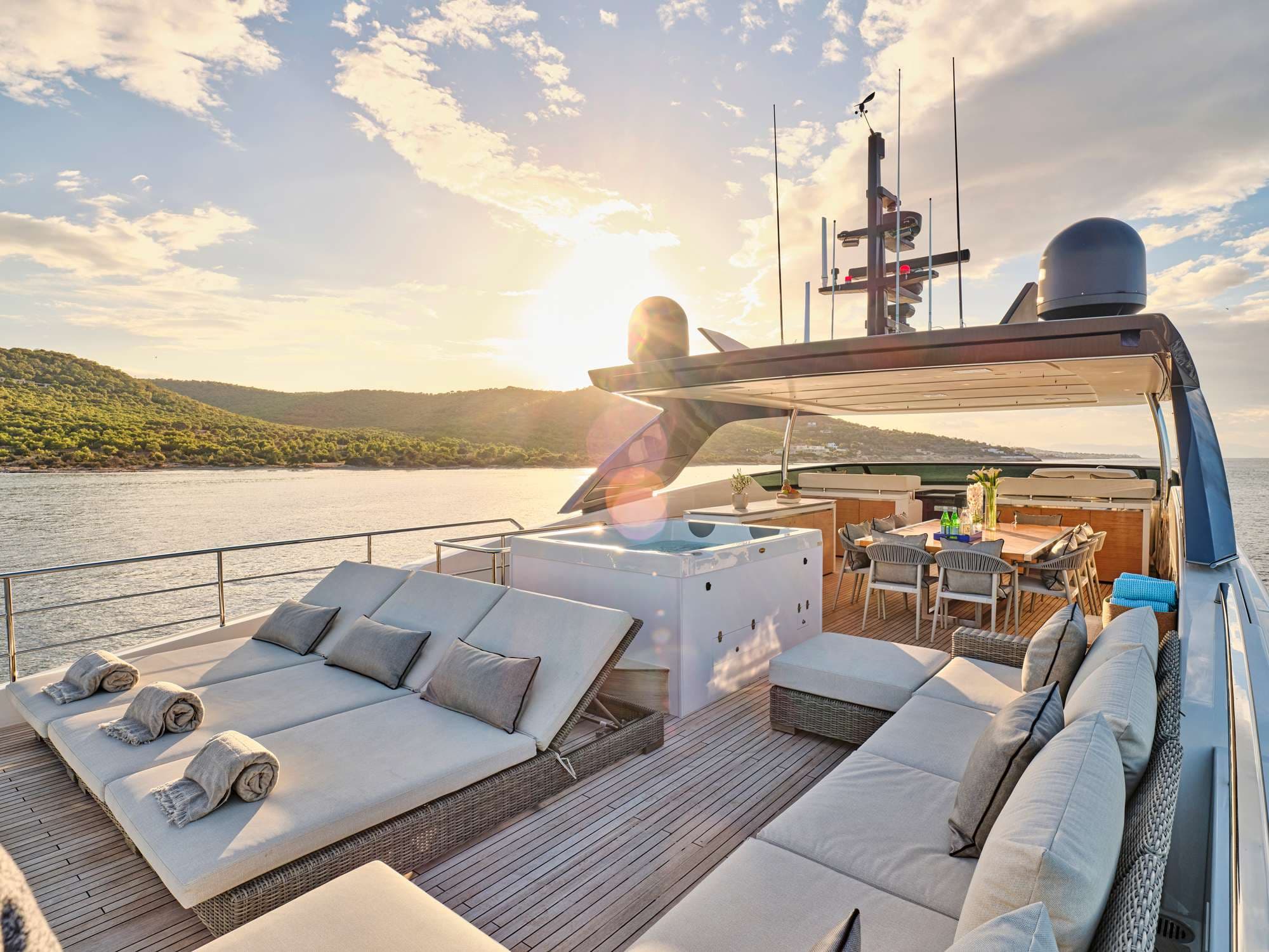 GOLDEN YACHT - Image 7