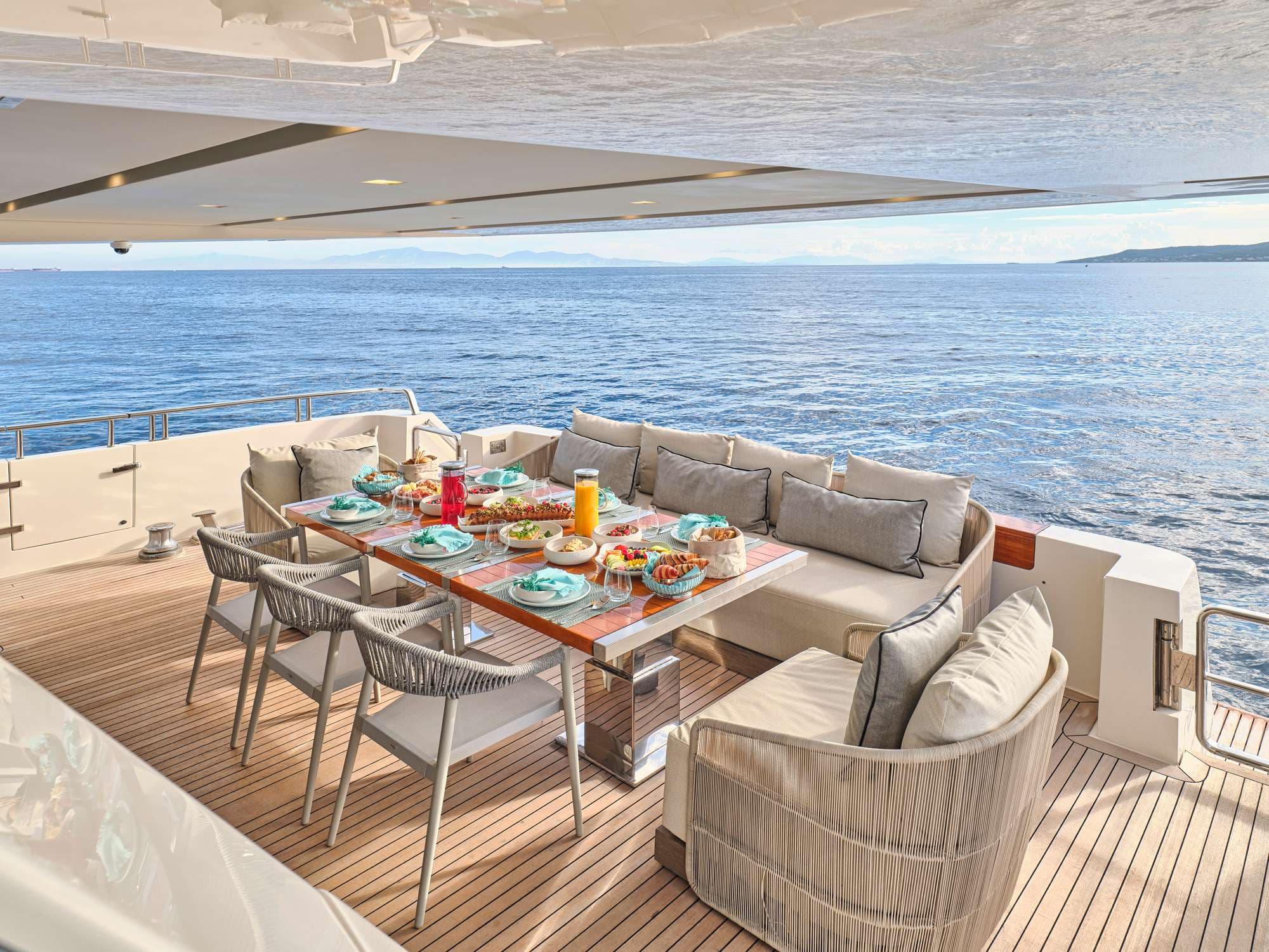 GOLDEN YACHT - Image 9