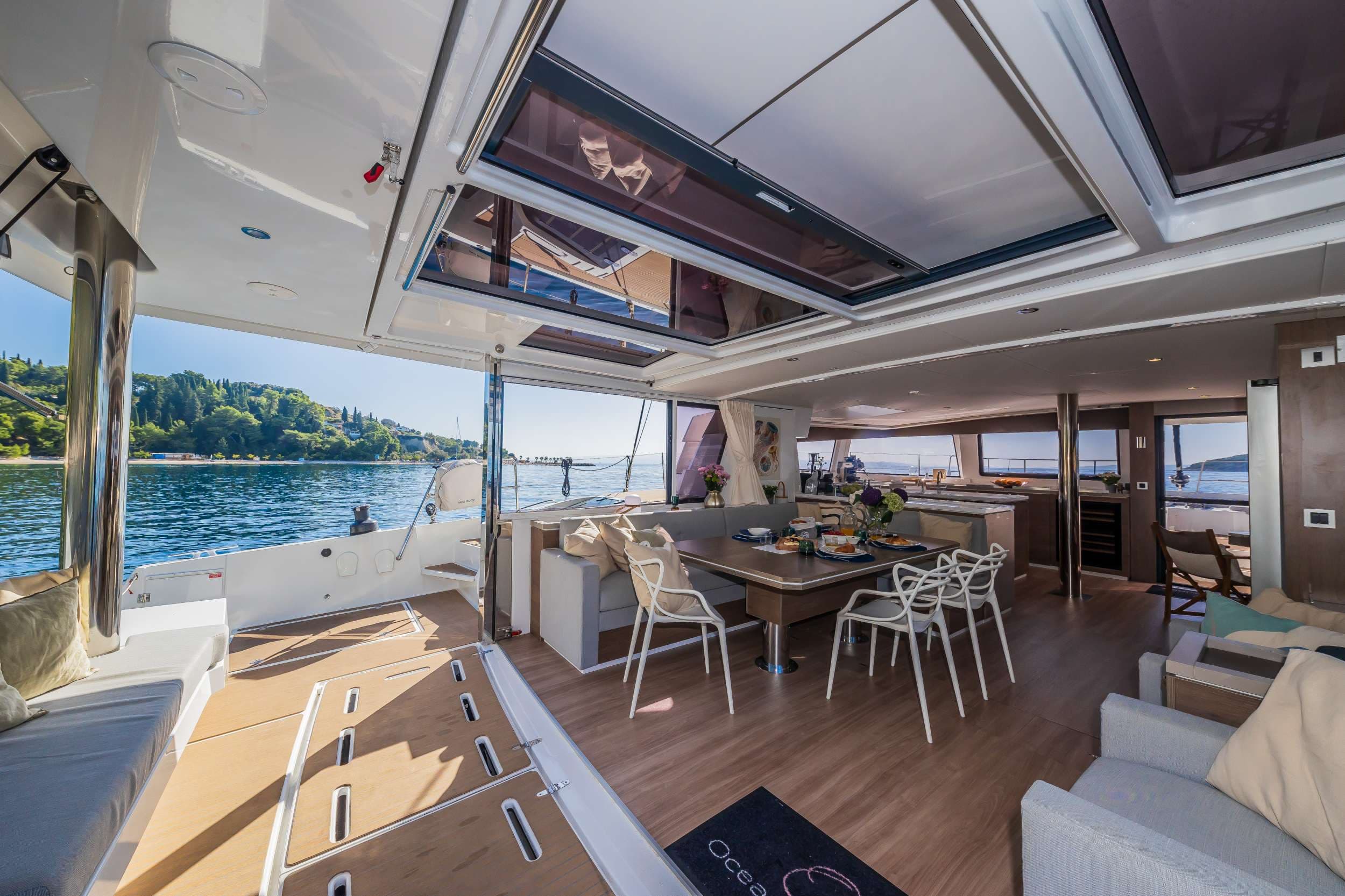 OCEAN LOUNGE - Image 12