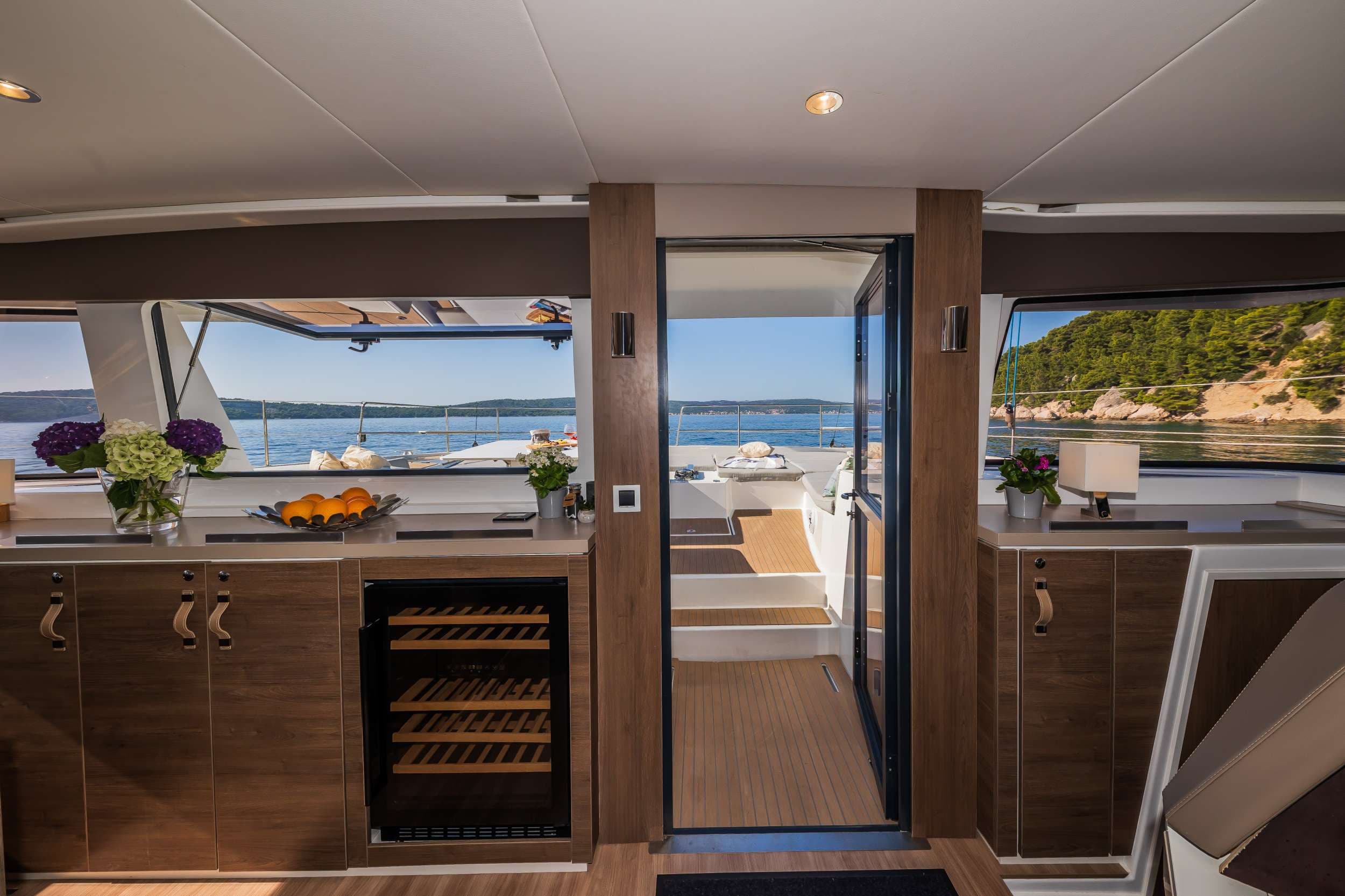 OCEAN LOUNGE - Image 13