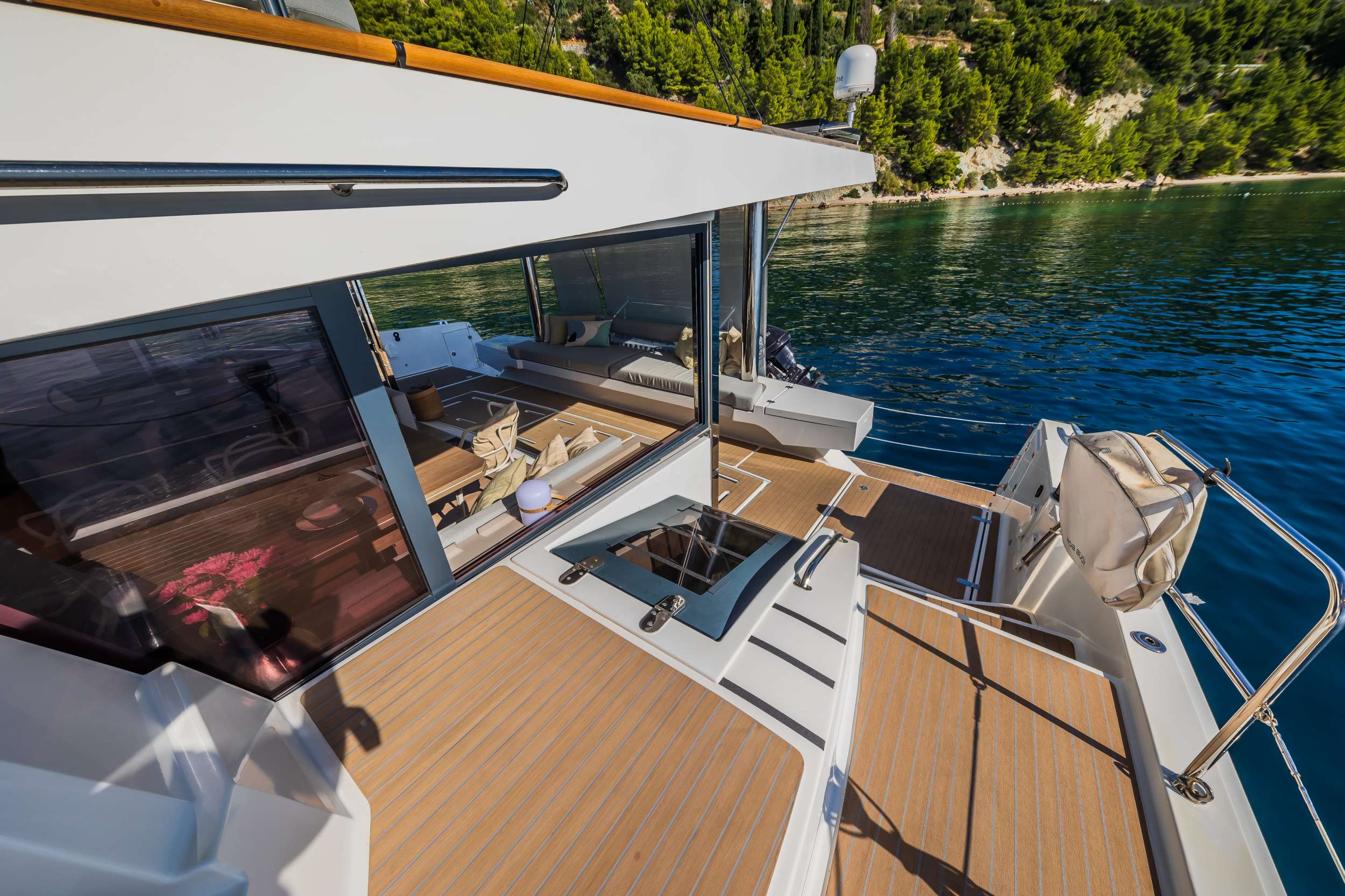 OCEAN LOUNGE - Image 16