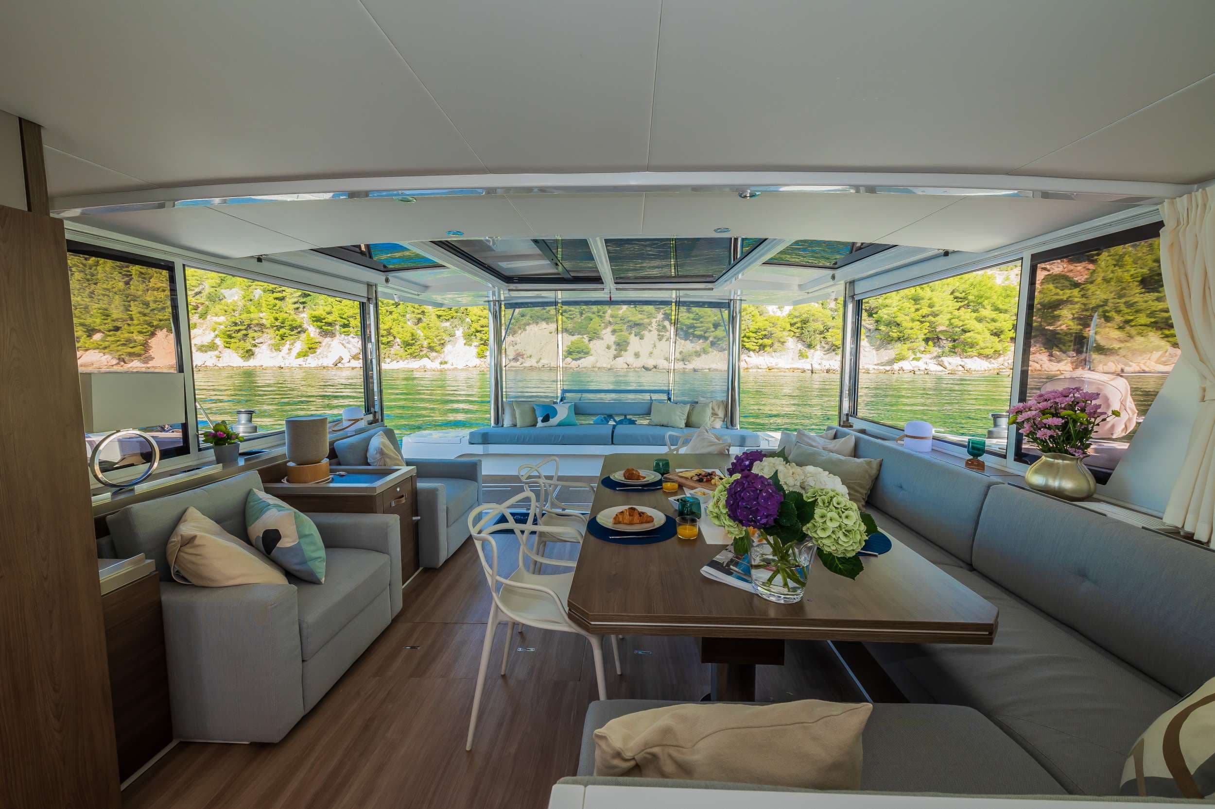 OCEAN LOUNGE - Image 17