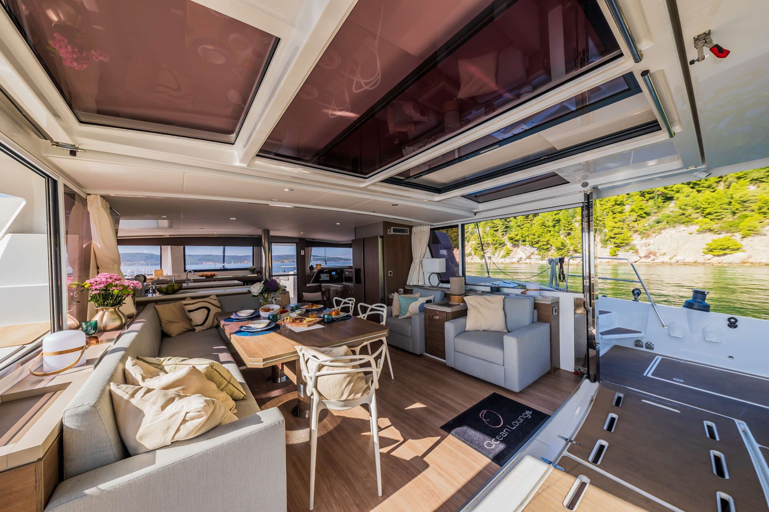 OCEAN LOUNGE - Image 3
