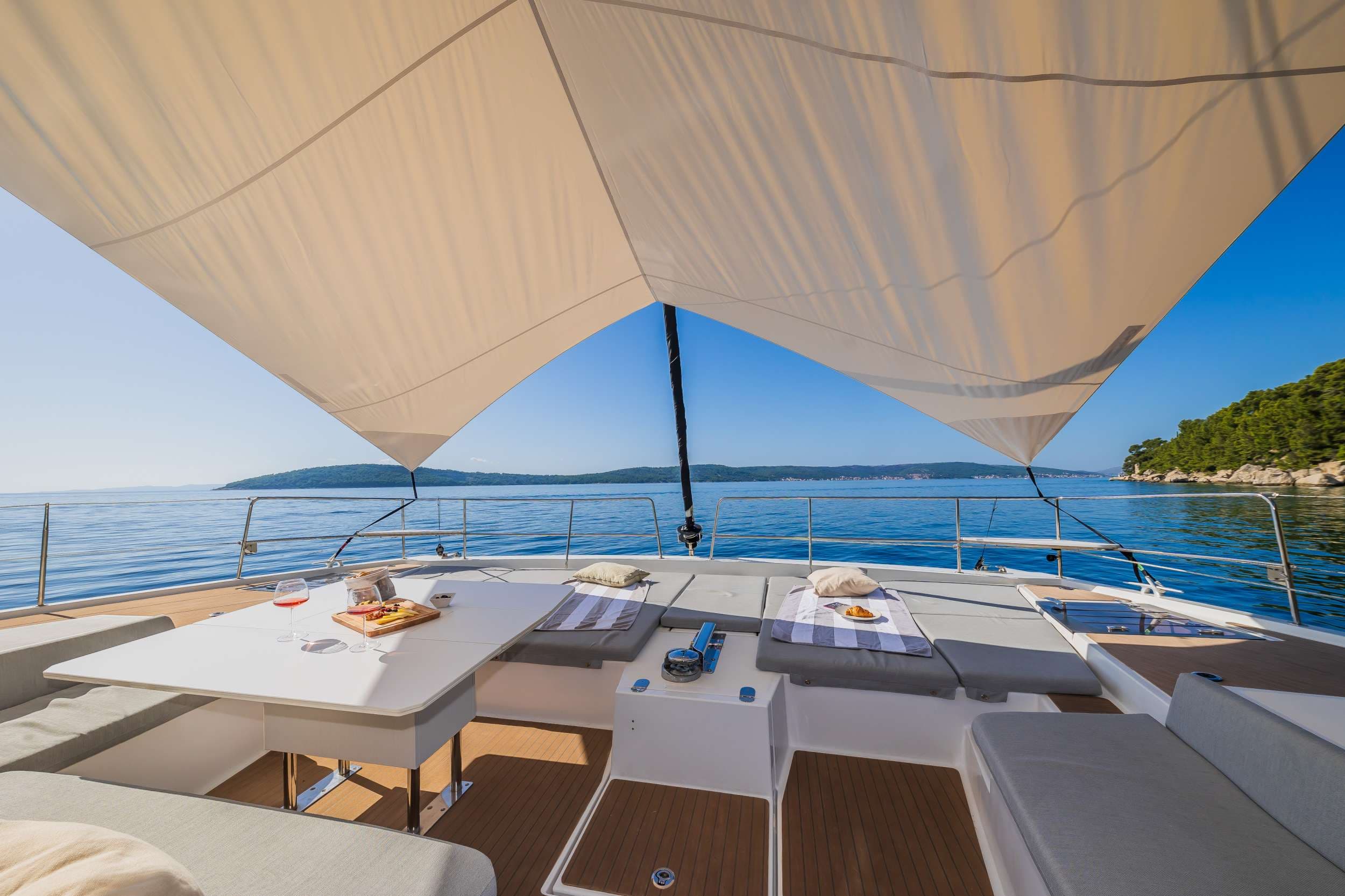 OCEAN LOUNGE - Image 5