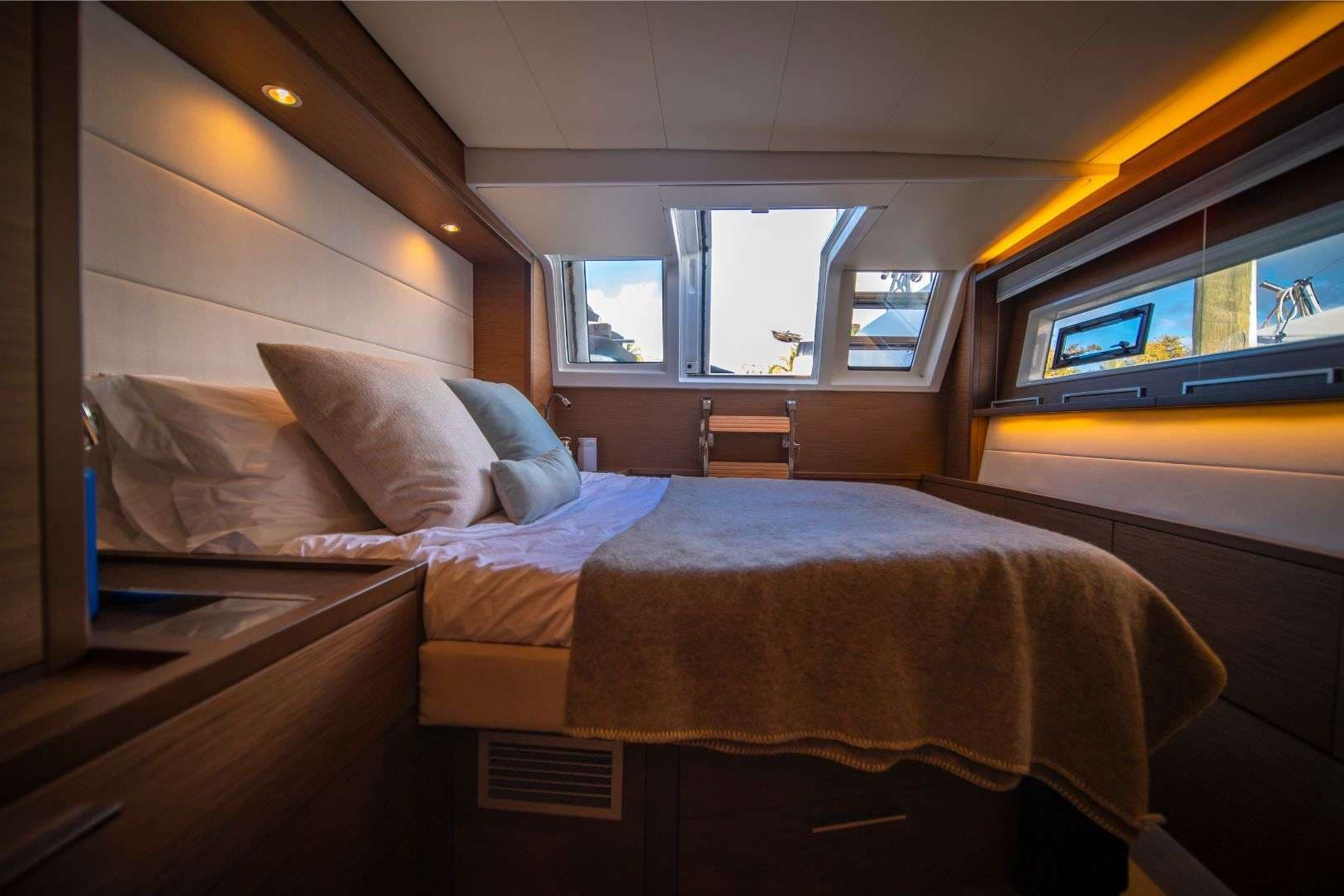 SERENITY VII - Image 12