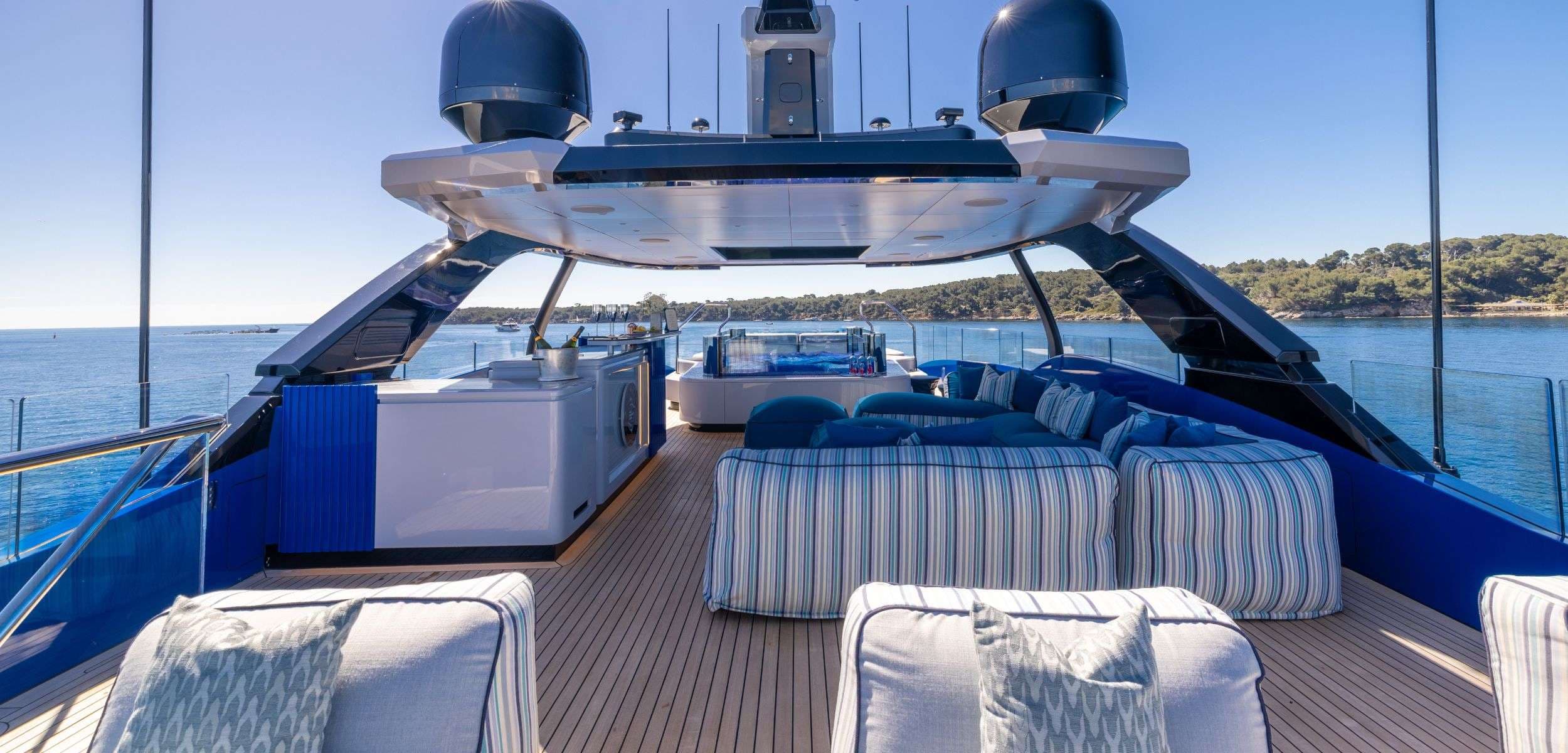 SUI GENERIS, photo 14 of 19