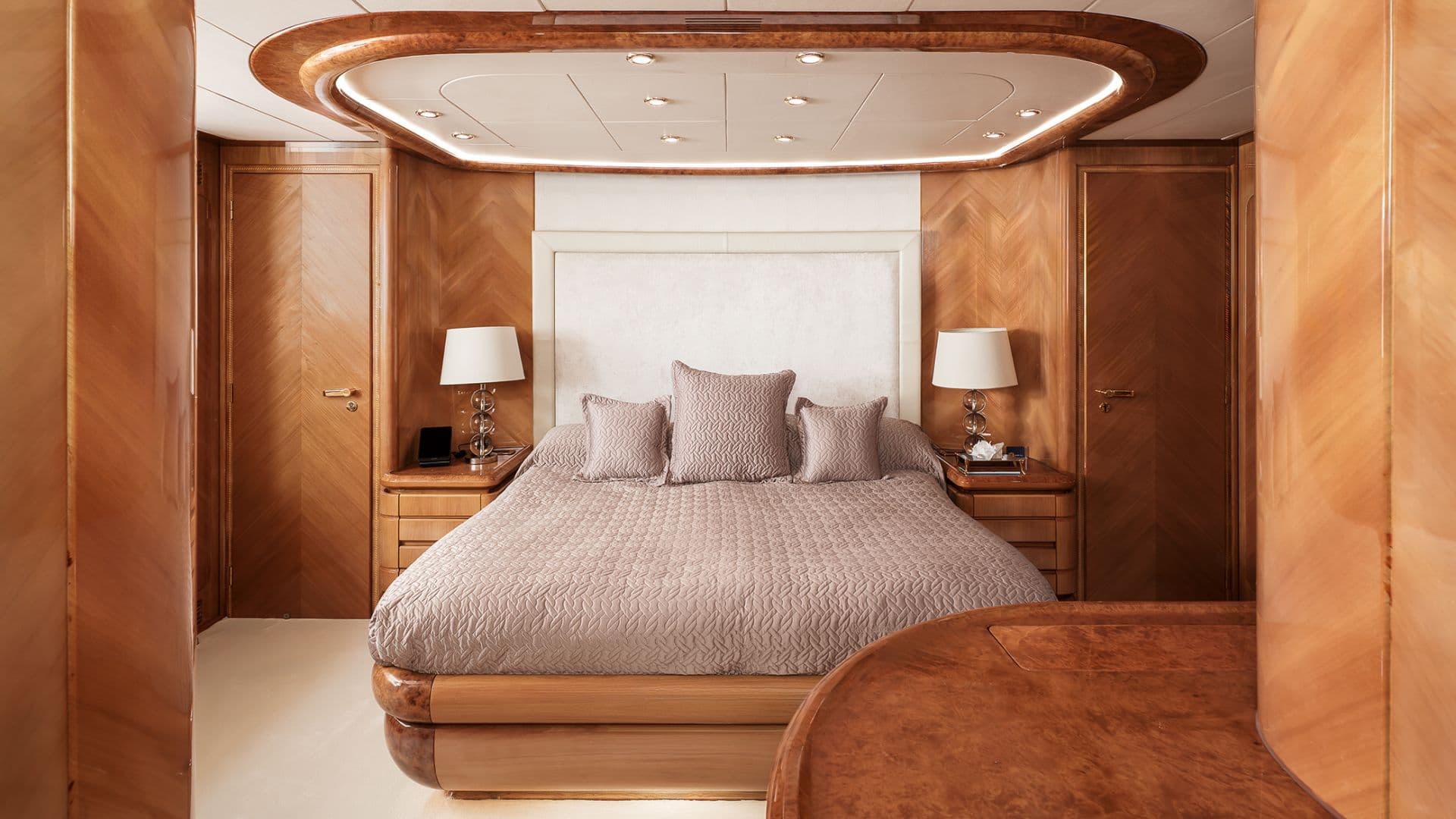 LADY G II - Image 14