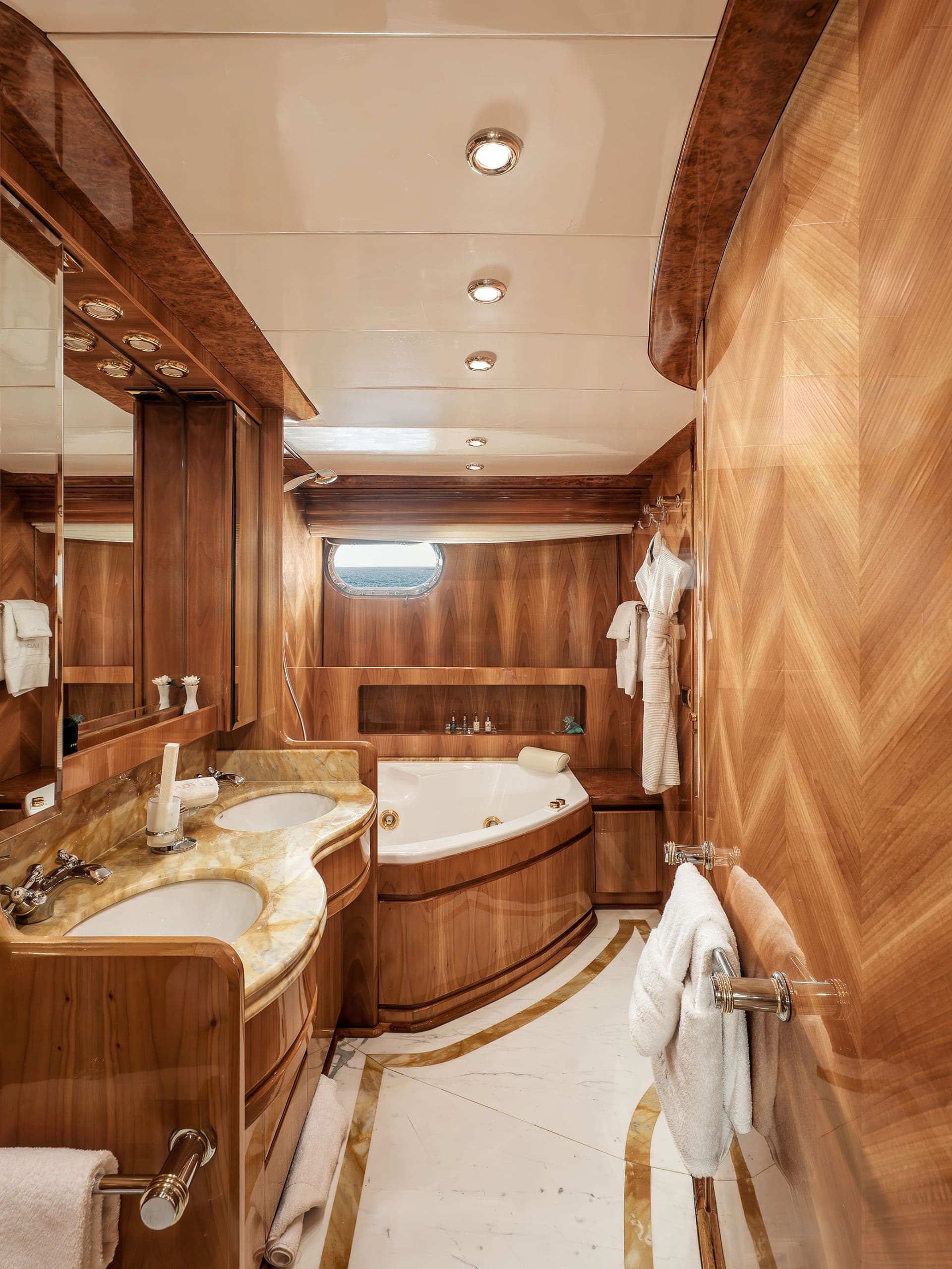 LADY G II - Image 16