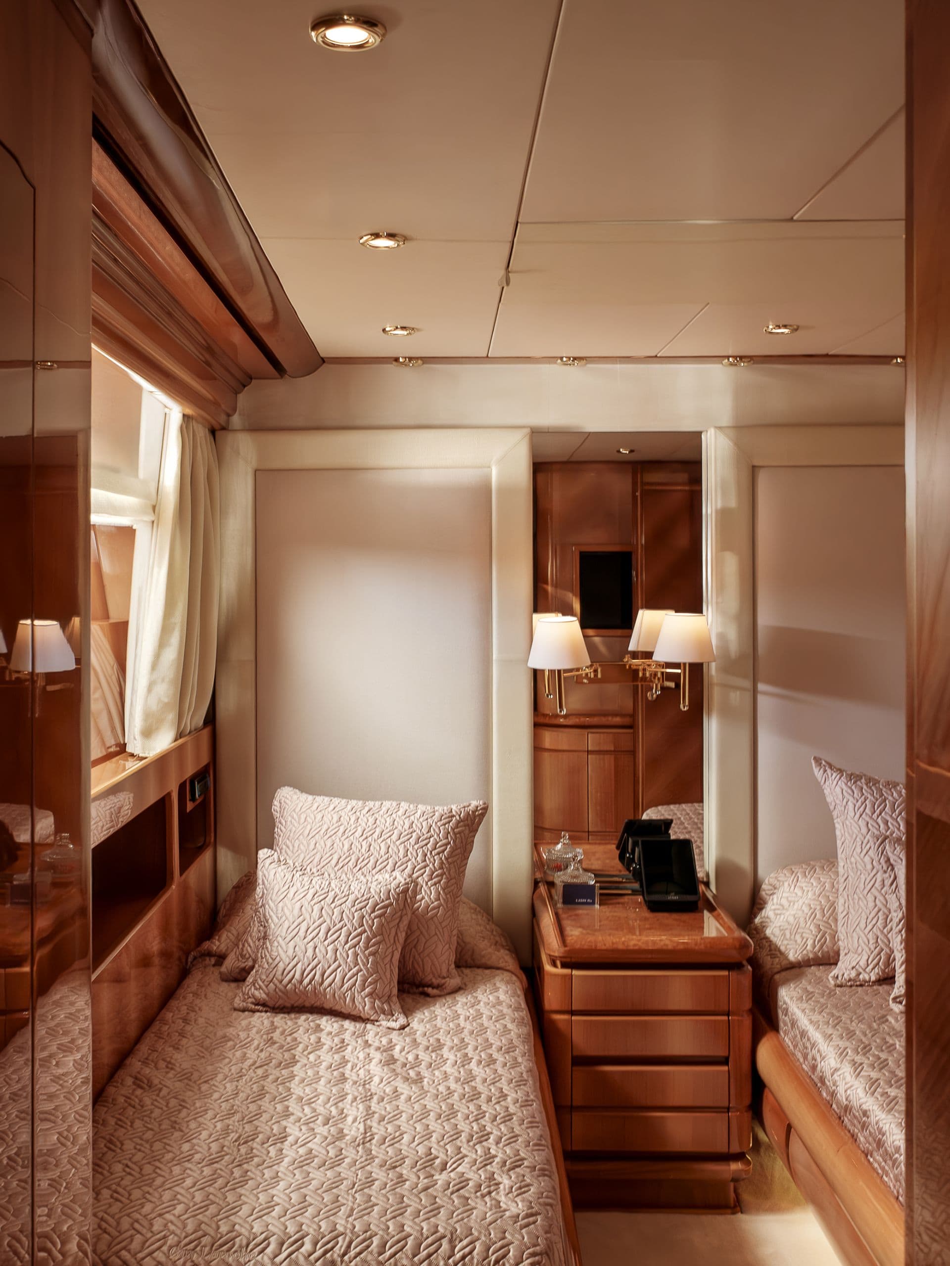 LADY G II - Image 18